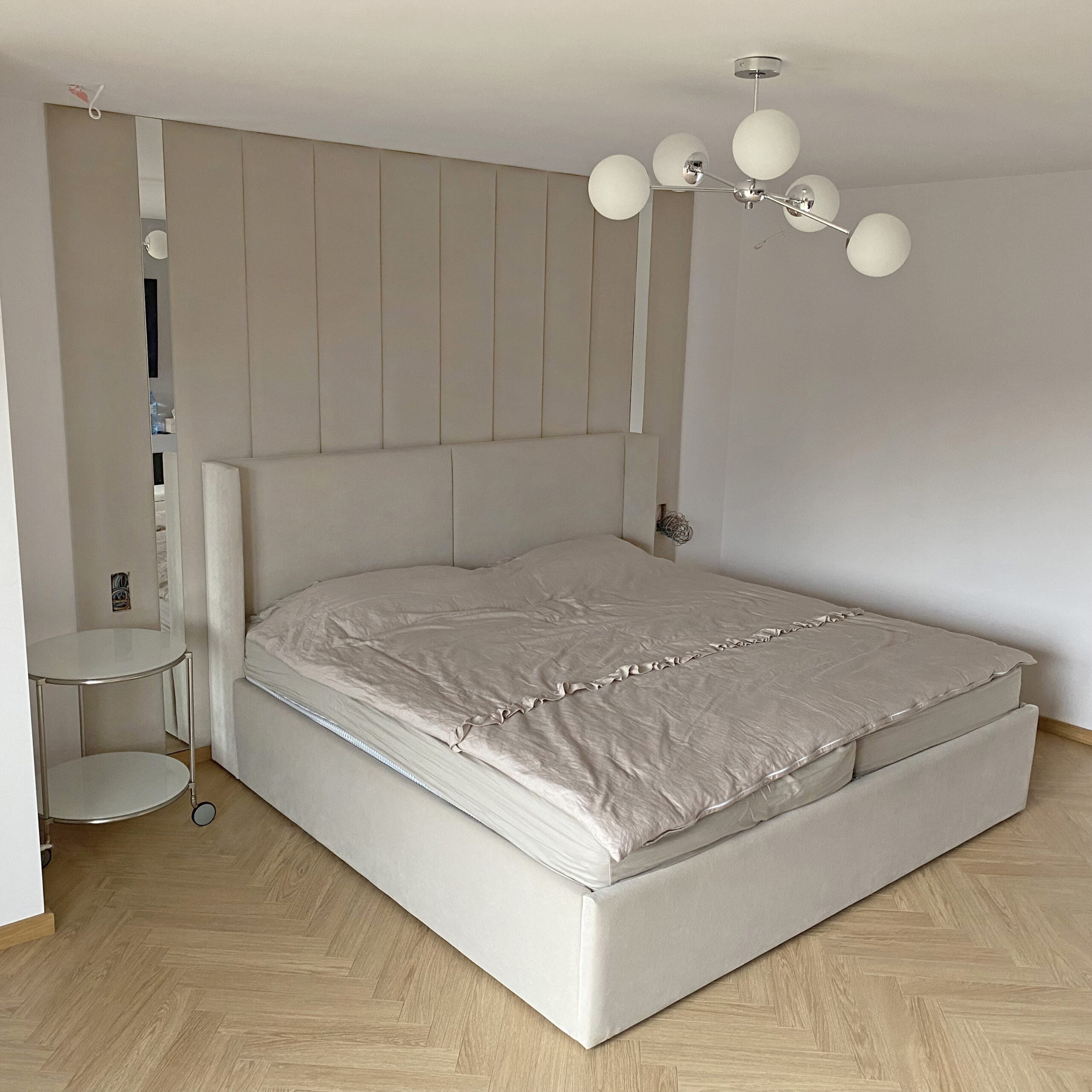 Tapicerowane łózko sypialniane