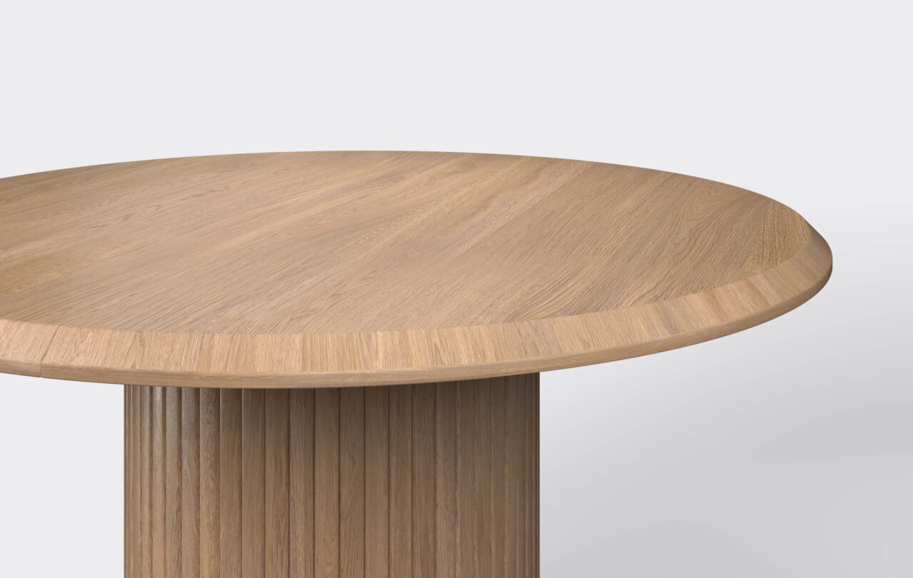 Okrągły stół na podstawie z lamelami dębowymi, rozkładany.