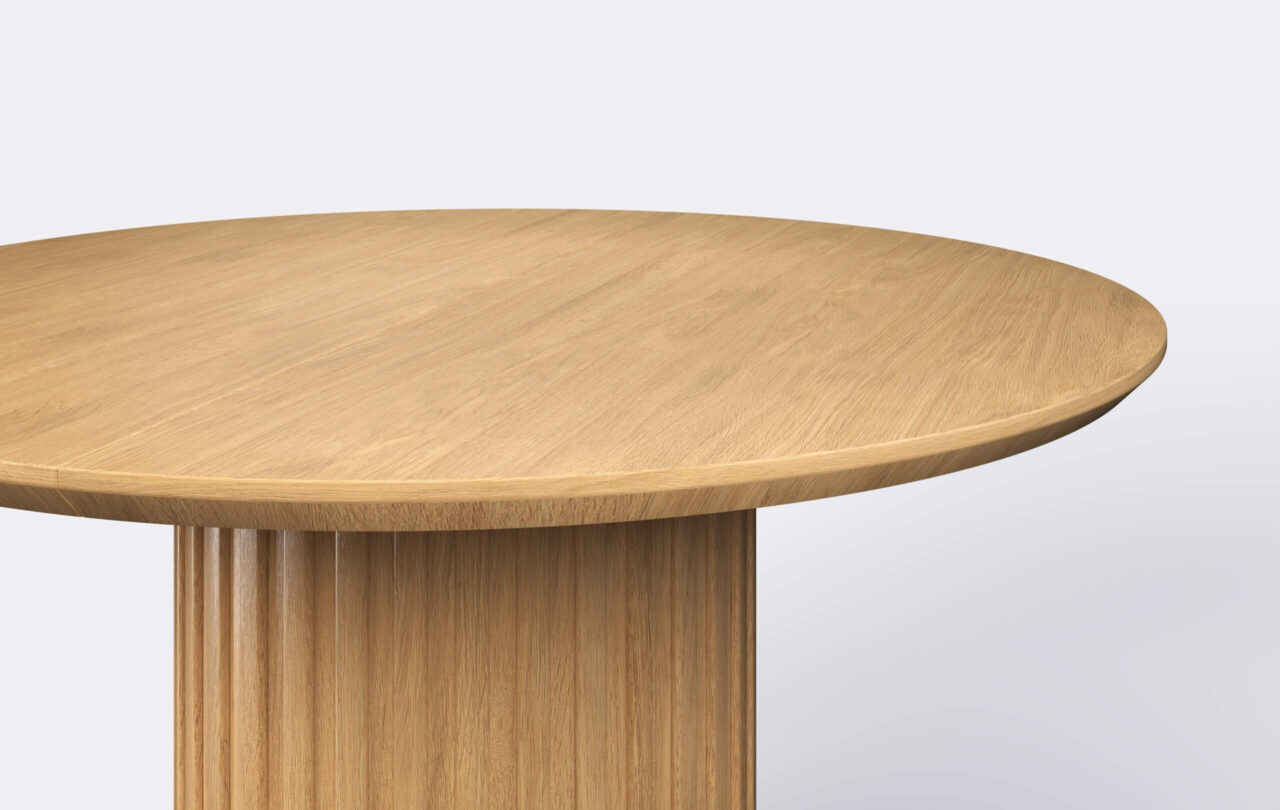 Okrągły stół z lamelami na jednej nodze, rozkładany, blat podcięty od dołu.