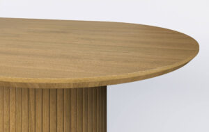 Stół owalny na jednej nodze z lamelami, blat podcięty od dołu, rozkładany.