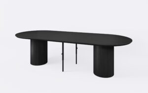 Czarny stół na dwóch nogach, do jadalni i salonu, rozłożony i poszerzony o dwie wkładki.