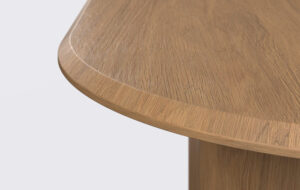 stół owalny rozkładany, krawędź blatu ścięta od góry.