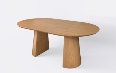 Stół owalny na dwóch nogach, fornirowany obłogą dębową, możliwość rozkładania.