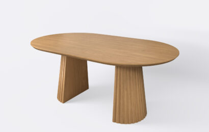 Stół owalny na dwóch podstawach z lamelami, posiada funkcję rozkładania.