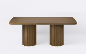 Stół jadalniany z lamelami, wykonany z naturalnego forniru dębowego.