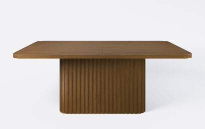 Stół prostokątny z lamelami, na jednej nodze, rozkładany.