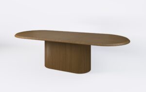 Rozkładany stół do jadalni z lamelami, poszerzony o 2 wkłady.