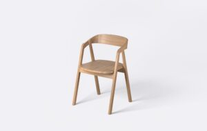 Stylowe krzesło do kuchni z litego drewna dębowego.