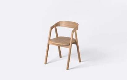 Stylowe krzesło do kuchni z litego drewna dębowego.