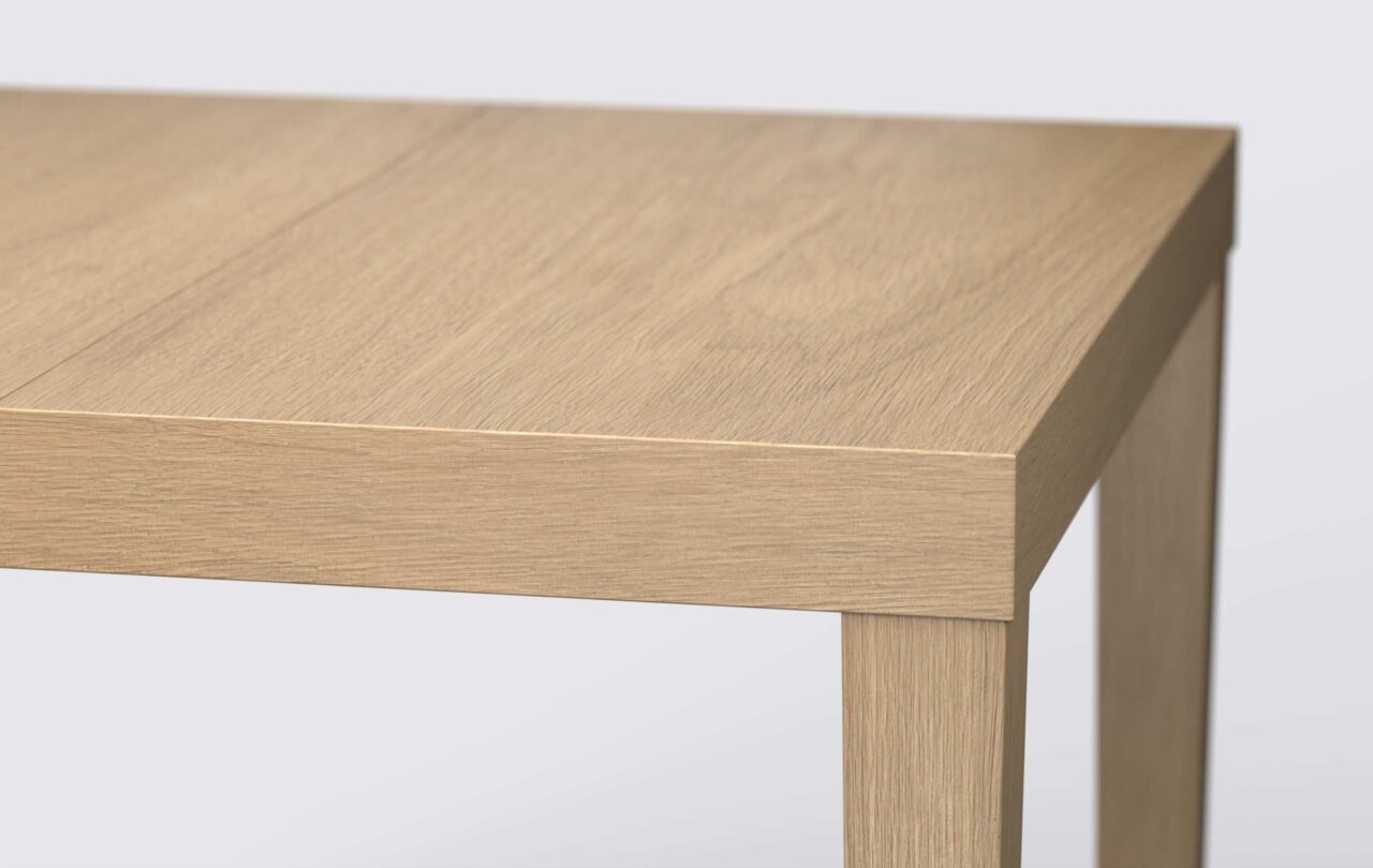 Kwadratowy blat stołu z funkcją rozkładania, o grubości 8 centymetrów, o naturalnym wybarwieniu, wykonany z forniru.
