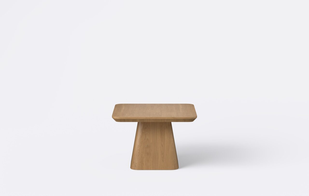 Kwadratowy stolik kawowy z forniru dębowego, w kolorze jasnym, naturalnym.