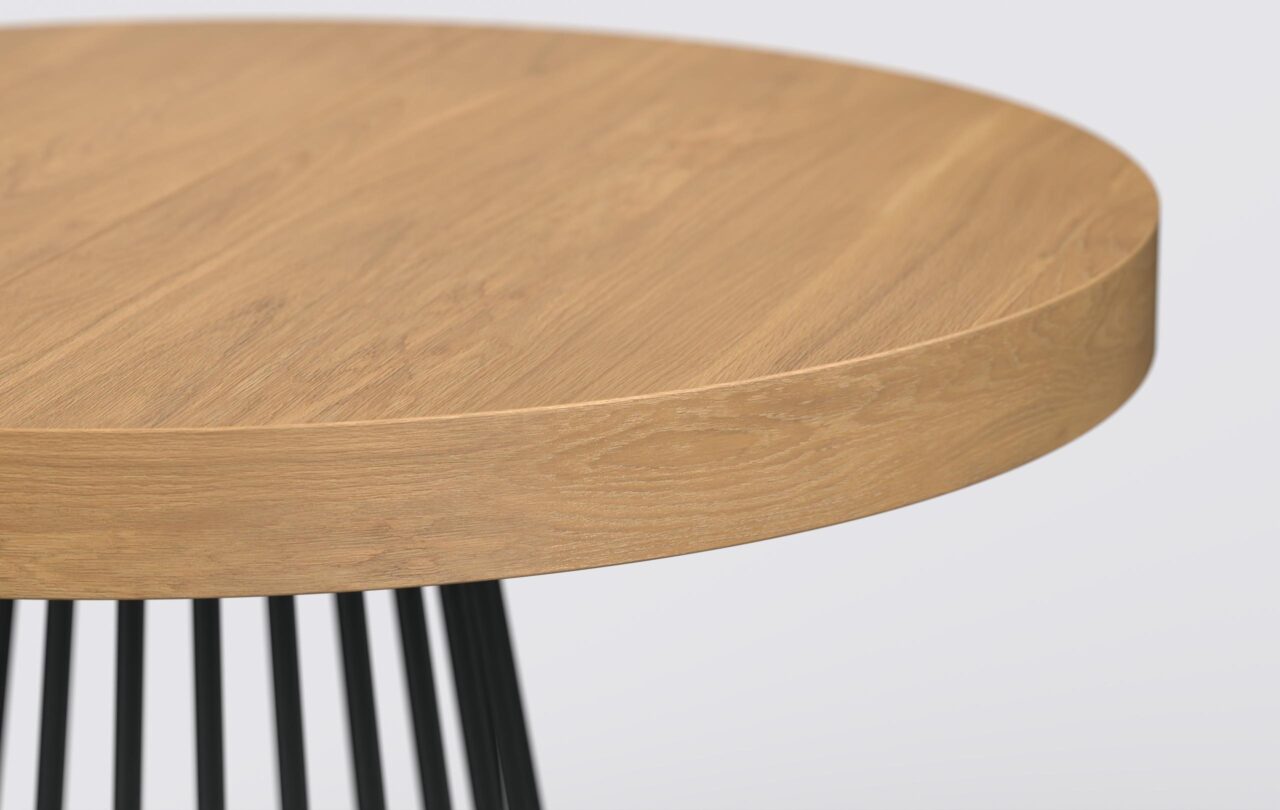 Stół rozkładany w kolorze naturalnym, gruby blat z naturalnego forniru dębowego.