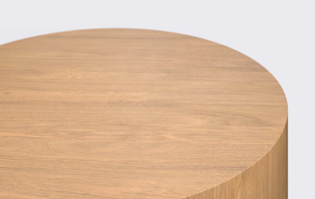 Stolik kawowy fornir o jasnym wybarwieniu, mały dębowy stolik.