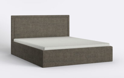 Brązowe łóżko sypialniane z materacem, dwuosobowe i tapicerowane.