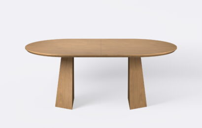 Stół owalny na podwójnej podstawie z możliwością rozłożenia, wykonany z forniru dębowego, wybarwienie jasny dąb.