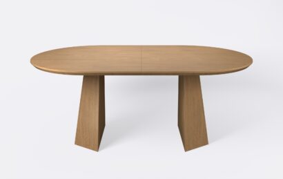 Stół owalny na podwójnej podstawie z możliwością rozłożenia, wykonany z forniru dębowego, wybarwienie jasny dąb.