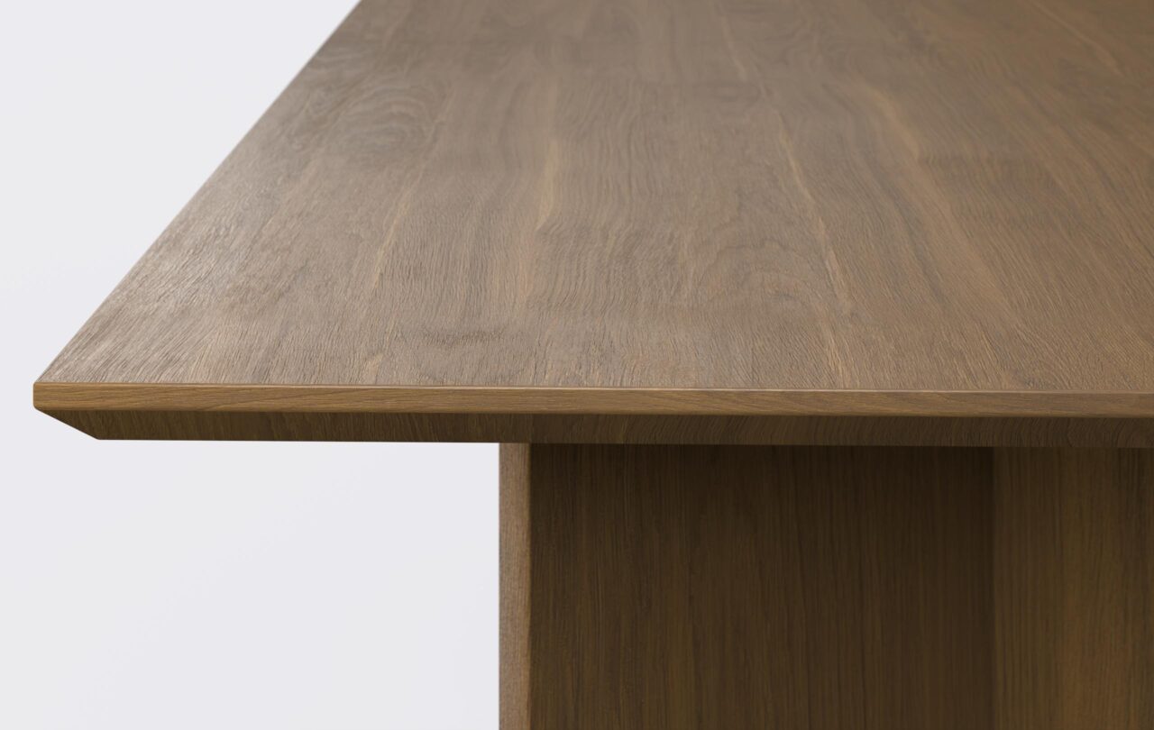 Blat z naturalnego forniru dębowego, krawędź podcięta od dołu.