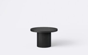 Czarny okrągły stolik kawowy do salonu na podstawie, ryflowany, wykonany z forniru.