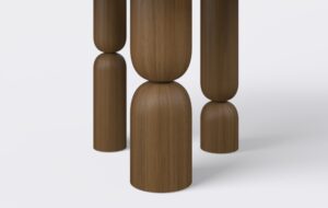 Nogi stolika kawowego w stylu japandi, wykonane z litego drewna dębowego.