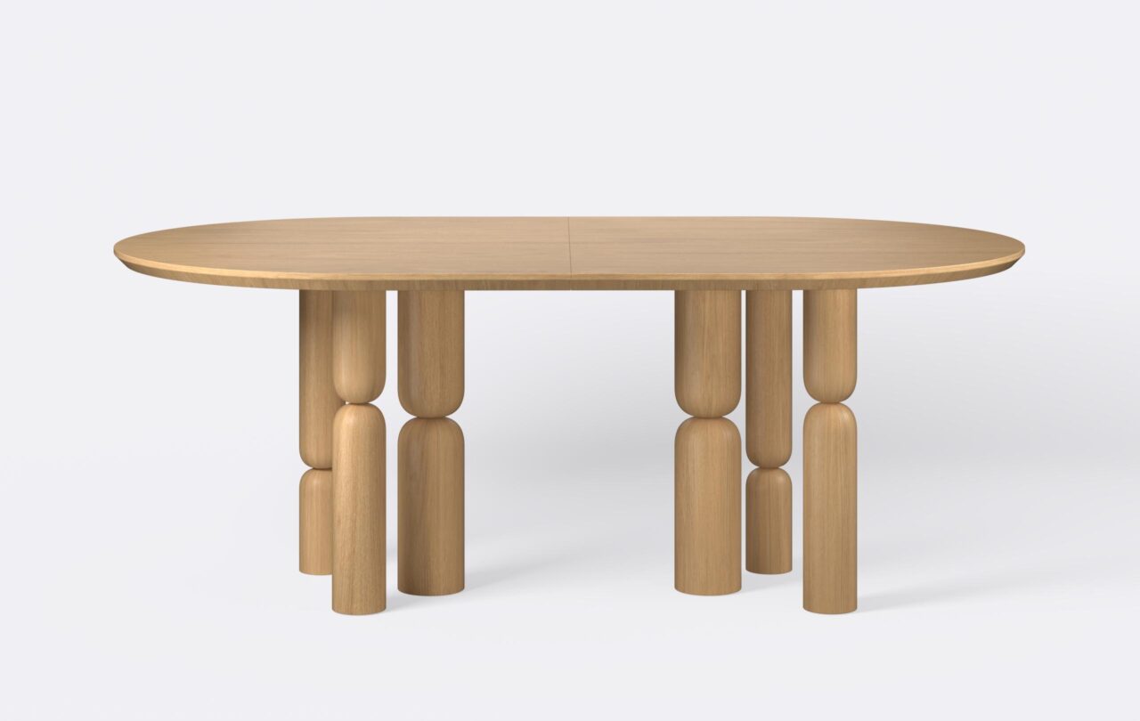 Stół do jadalni z owalnym blatem w stylu japandi.