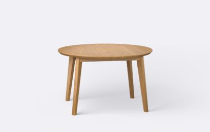 Dębowy stół w stylu japandi z funkcją rozkładania, krawędź podcięta, wybarwienie naturalne.