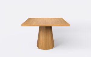 Stół kwadratowy z blatem o prostej krawędzi, z funkcją rozkładania, w stylu skandynawskim, na podstawie w kształcie ośmiokąta.