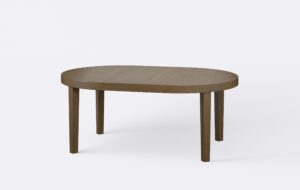 Klasyczny rozłożony stół z jedna wkładką, noga w kształcie stożka, o kolorze ciemnego orzecha.