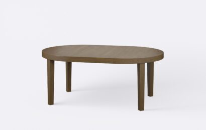 Klasyczny rozłożony stół z jedna wkładką, noga w kształcie stożka, o kolorze ciemnego orzecha.