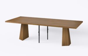 Kwadratowy rozłożony stół z trzema wkładkami, na jednej nodze, stół fornirowany.