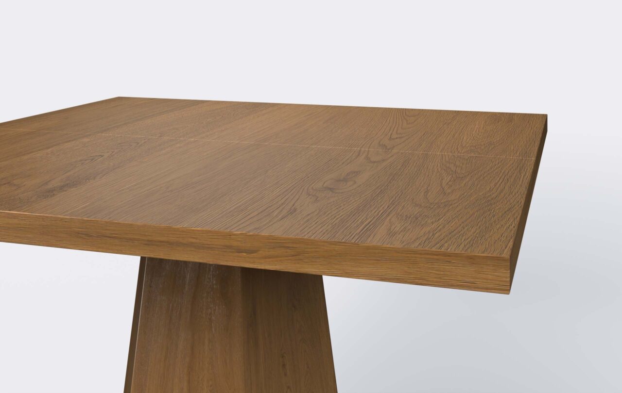 Stół z kwadratowym blatem o prostej krawędzi, grubość 4 cm, wykonany z naturalnego forniru, w kolorze jasnego brązu.