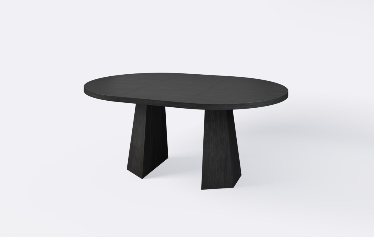 Rozłożony stół z podstawą w kształcie ośmiokąta, poszerzony o jedna wkładkę, blat okrągły.