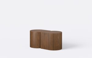 Jasny brązowy stolik kawowy do salonu, w kształcie łezki.